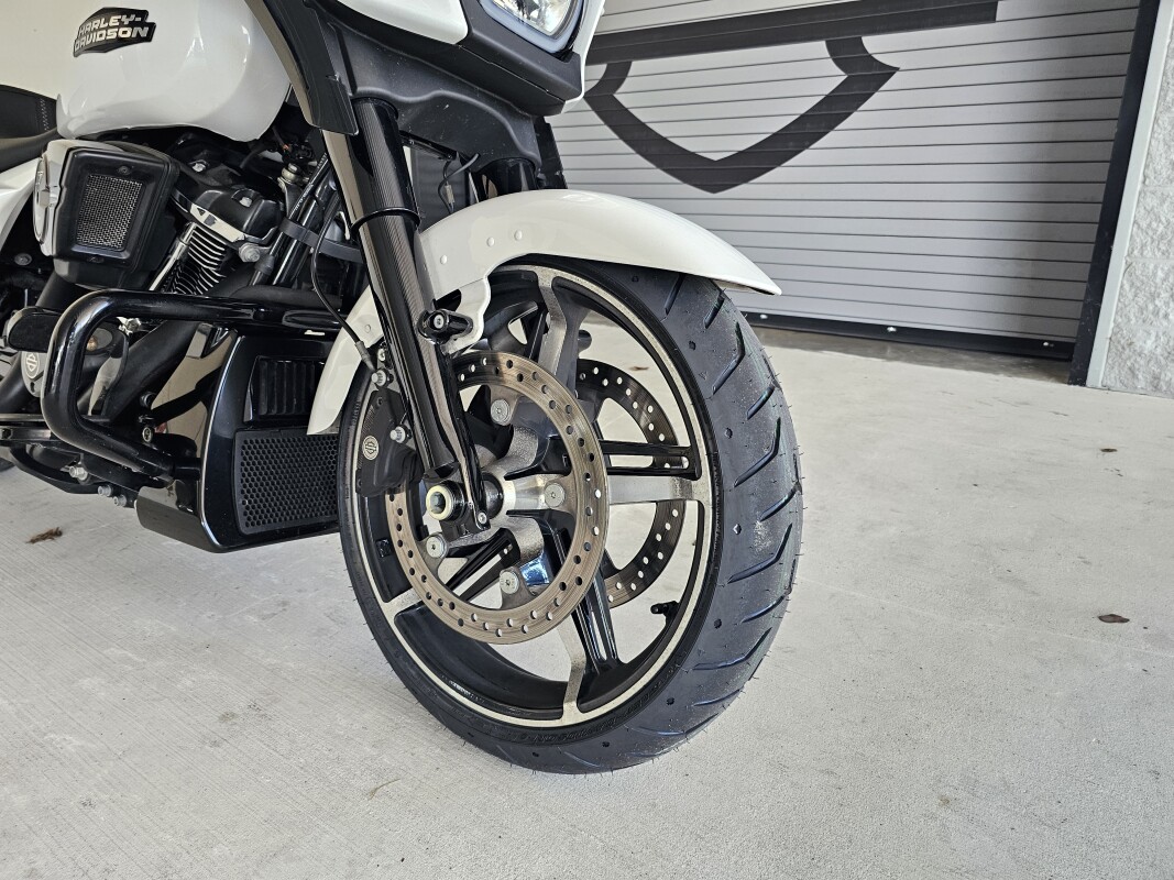 2024 Harley-Davidson Street Glide - Photo 4