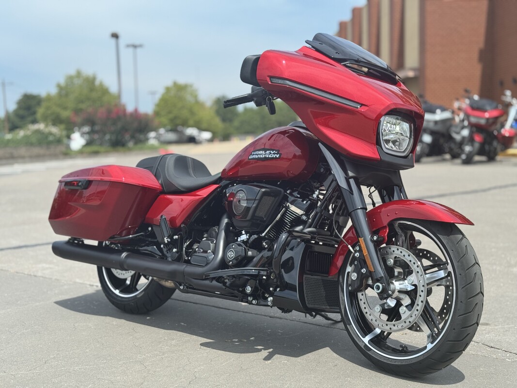 2025 Harley-Davidson Street Glide FLHX Brilliant Red - Photo 2