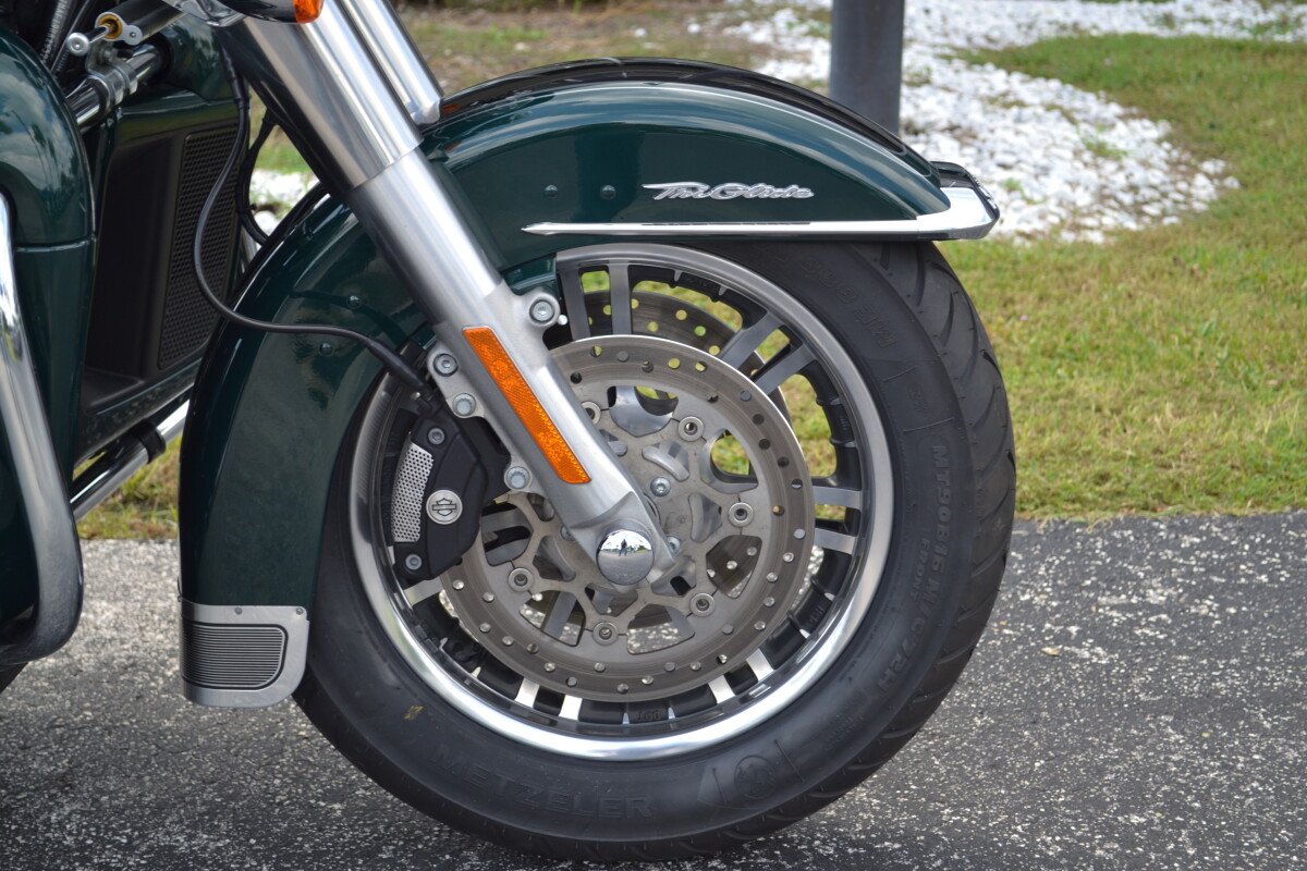 2024 Harley-Davidson Tri Glide Ultra - FLHTCUTG - Photo 3