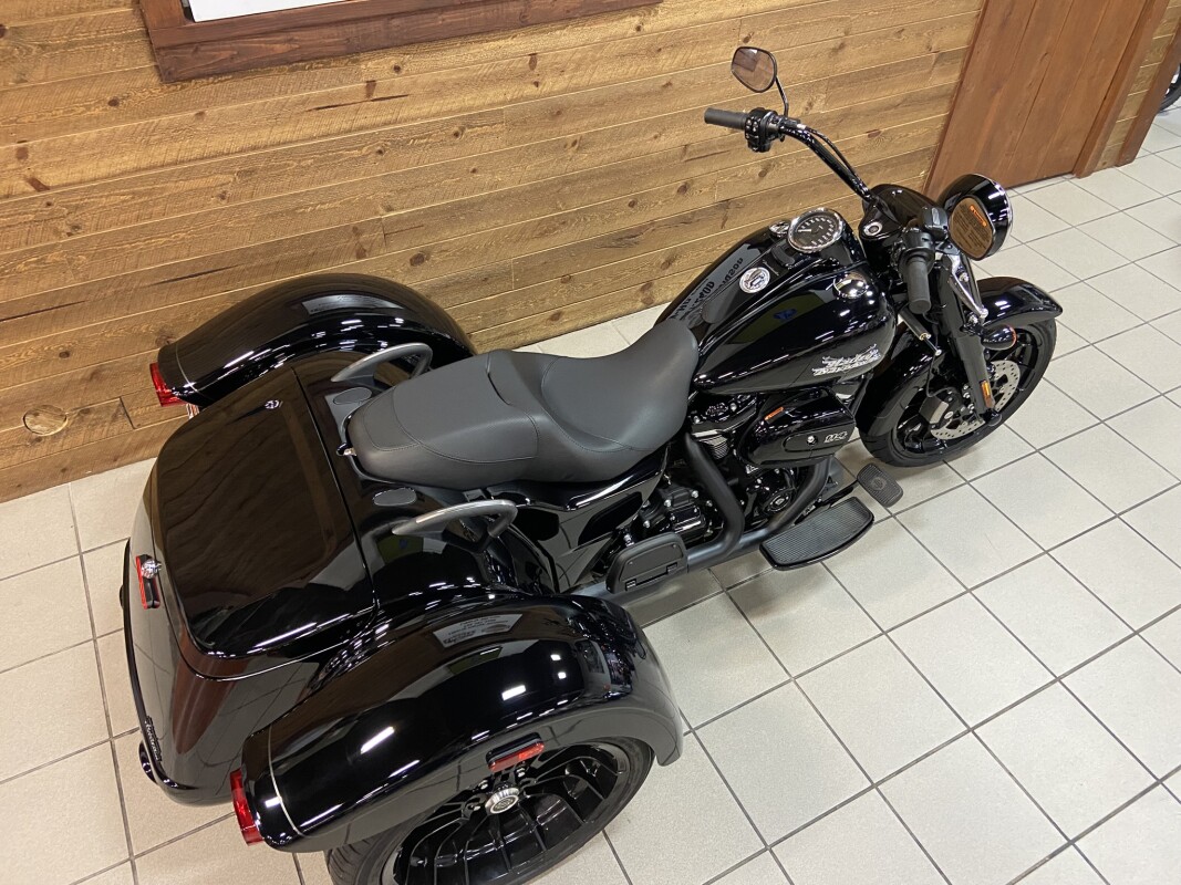 2024 Harley-Davidson Freewheeler Vivid Black FLRT - Photo 8