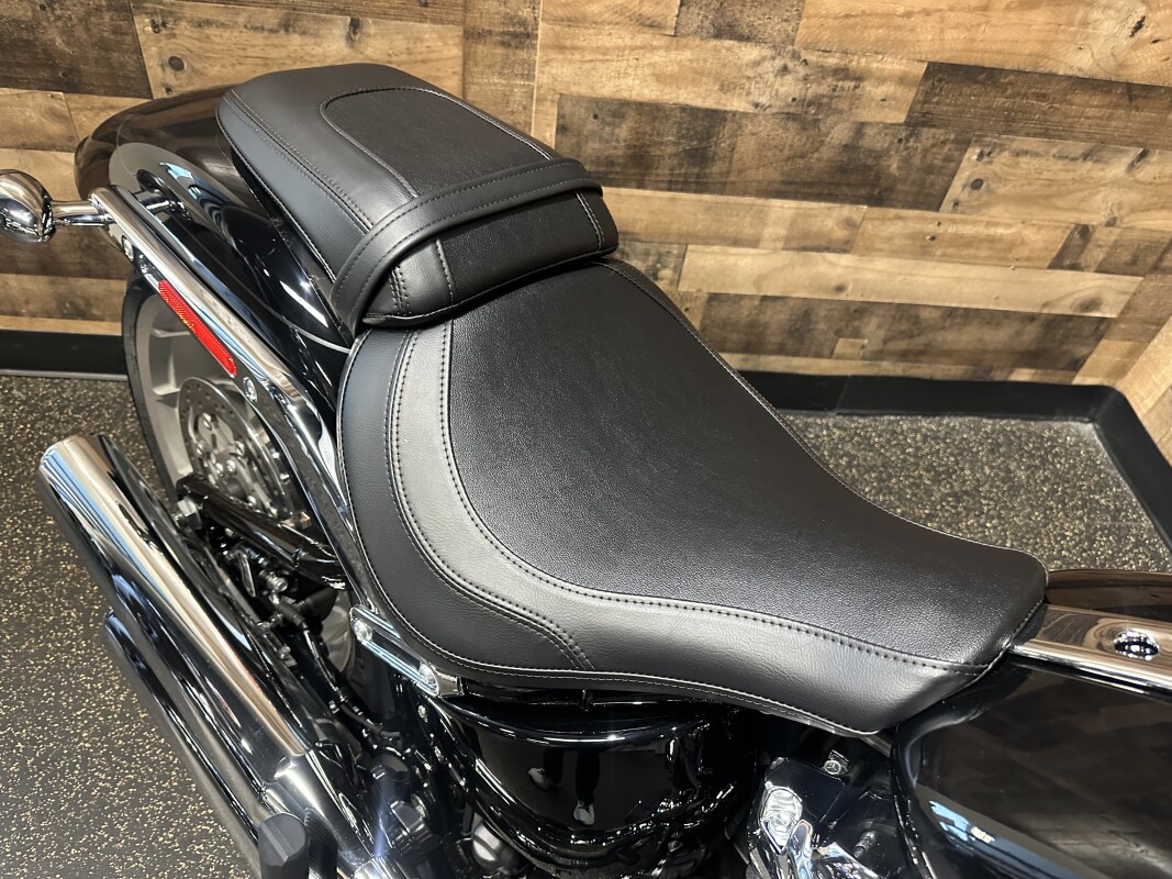 2025 Harley-Davidson Fat Boy Vivid Black FLFB - Photo 9