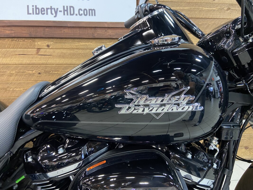 2024 Harley-Davidson Freewheeler Vivid Black FLRT - Photo 3