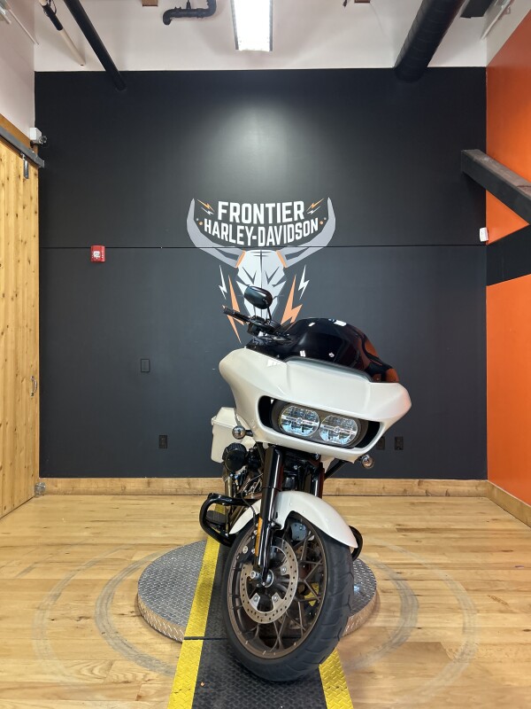FLTRXST 2023 Road Glide® ST, photo 3