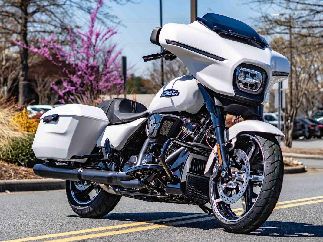 FLHX 2025 Street Glide - Photo 6