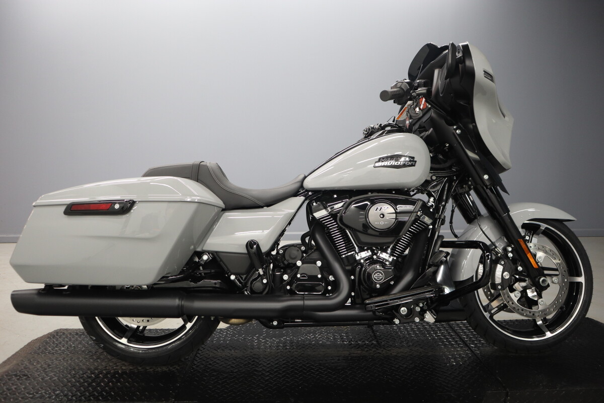 2025 Harley-Davidson Street Glide FLHX