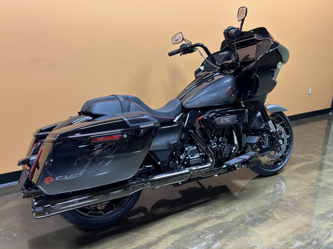 FLTRXSE 2025 CVO Road Glide - Photo 3