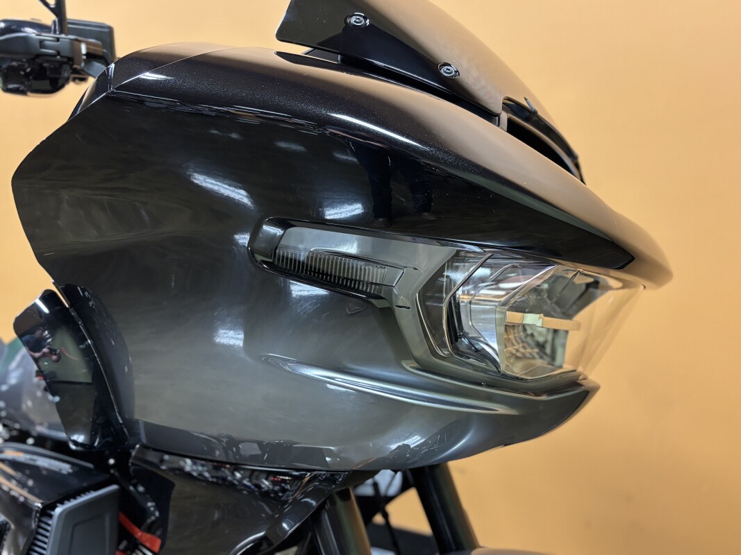 FLTRXSE 2025 CVO Road Glide - Photo 5