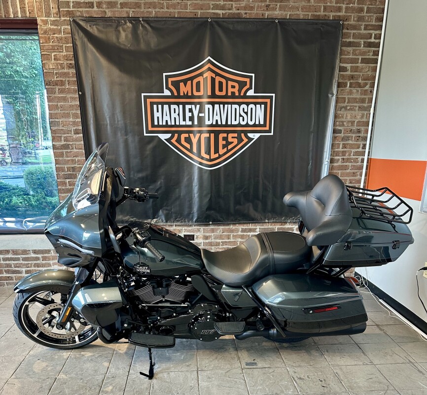 2025 Harley-Davidson Street Glide Ultra FLHXU IRON HORSE METALLIC(GRAY) AND BLACK - Photo 2