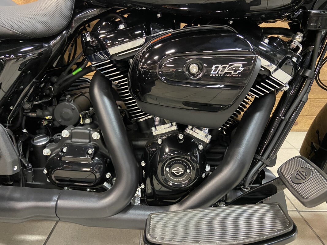 2024 Harley-Davidson Freewheeler Vivid Black FLRT - Photo 4