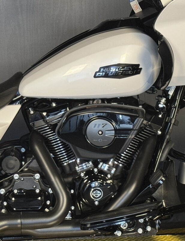 2025 Harley-Davidson Road Glide FLTRX WHITE ONYX PRL - Photo 6