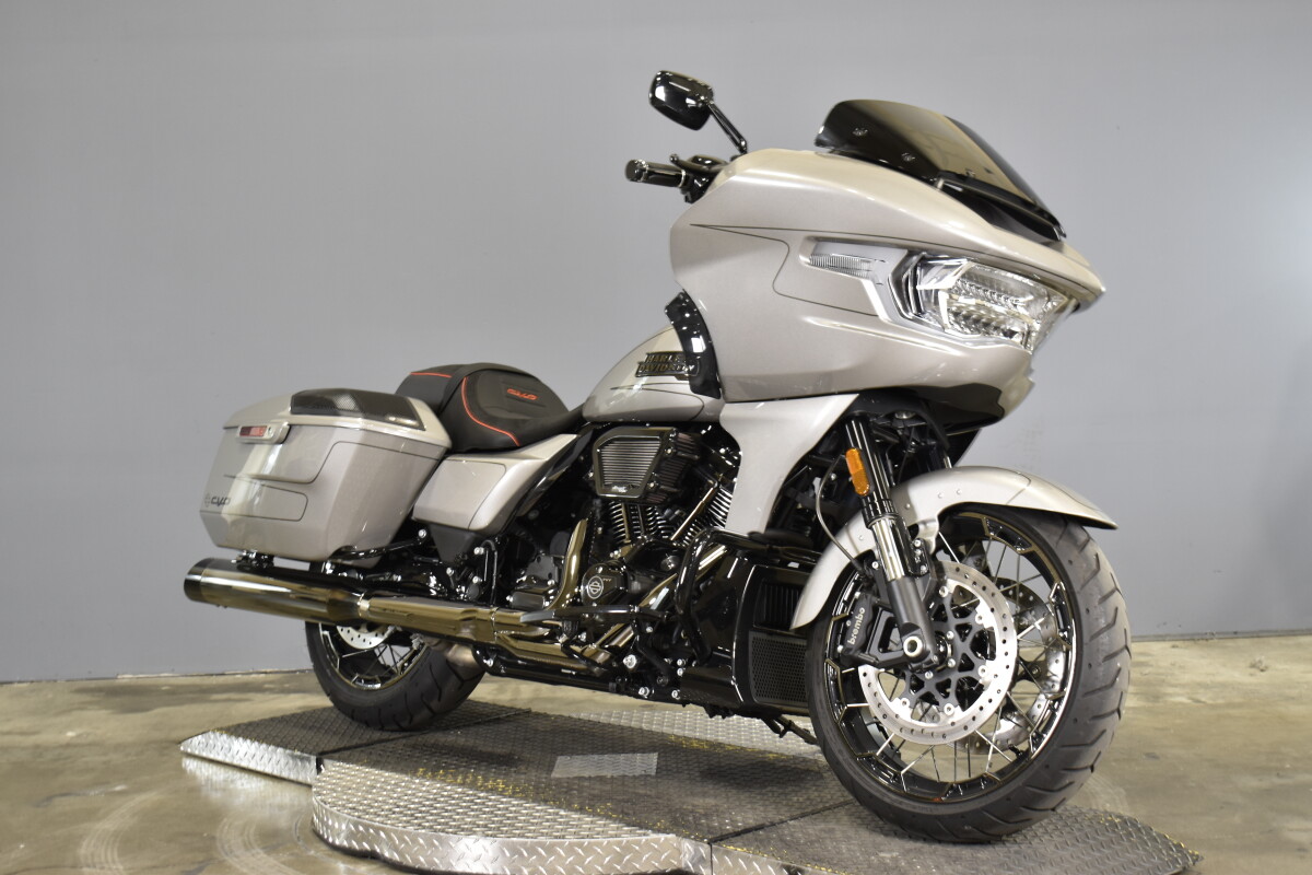2023 Harley-Davidson CVO Road Glide FLTRXSE - Photo 2