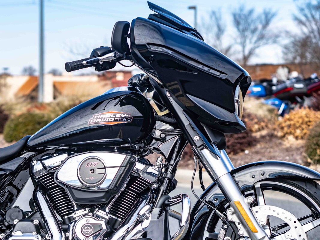 FLHX 2025 Street Glide - Photo 9
