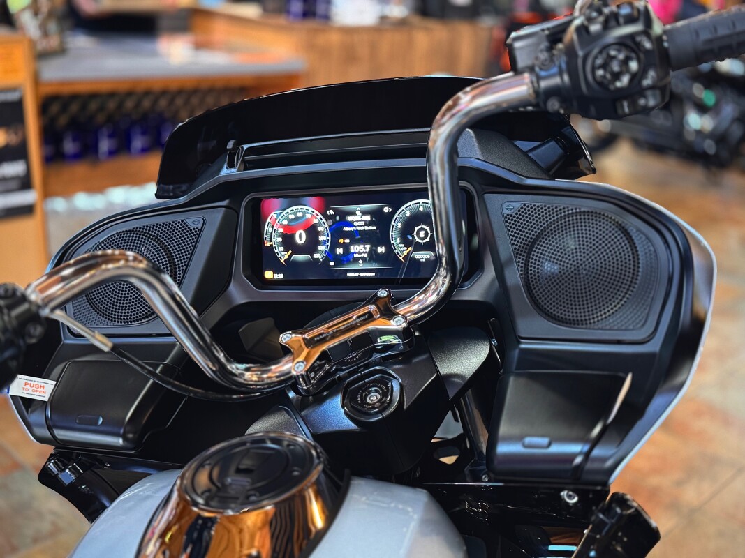 2025 Harley-Davidson Road Glide Atlas Silver Metallic - Photo 6