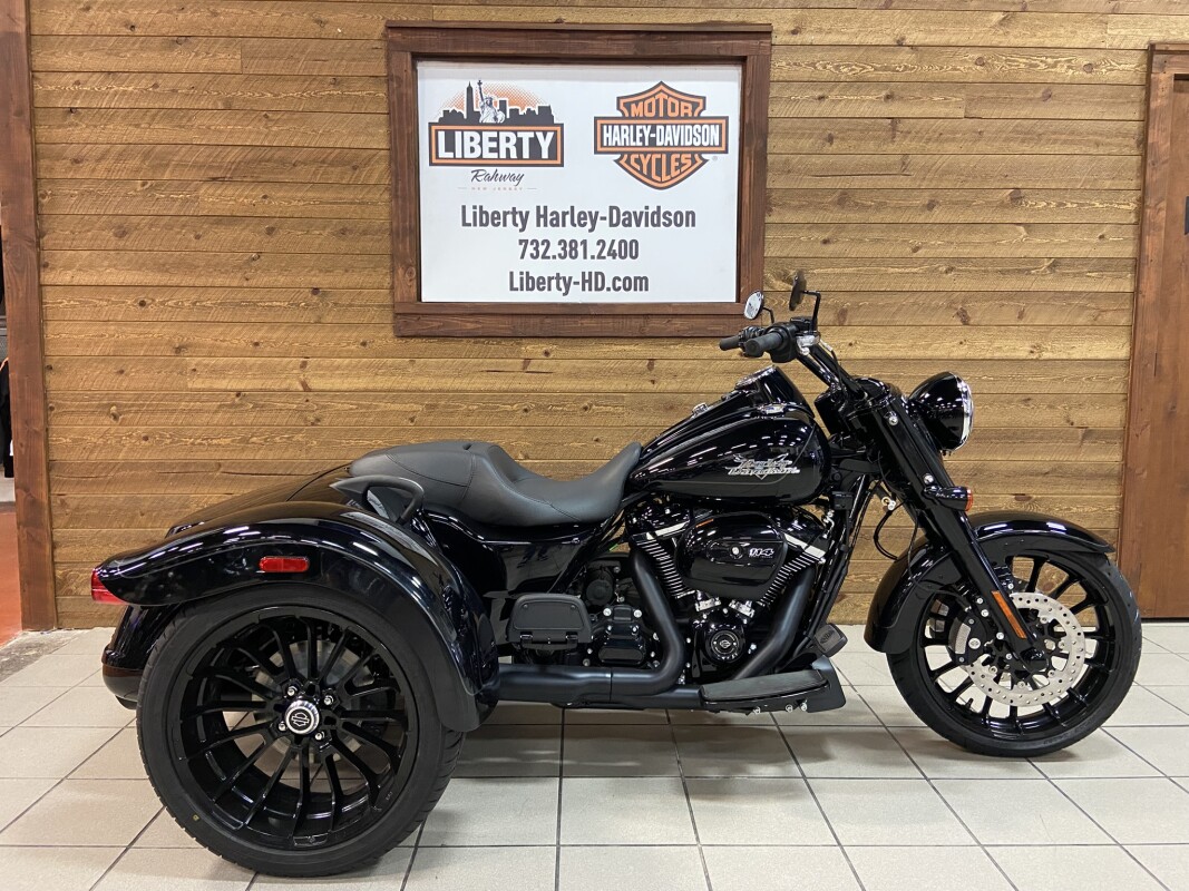 2024 Harley-Davidson Freewheeler Vivid Black FLRT - Photo 2