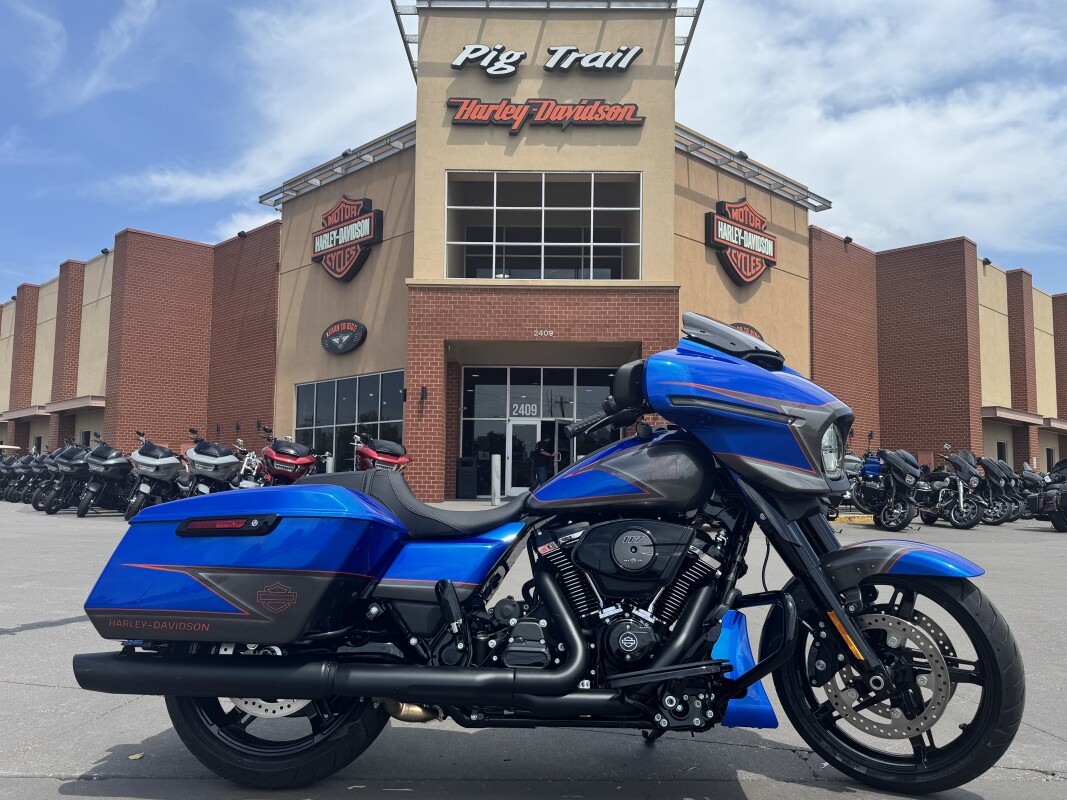 2025 Harley-Davidson Street Glide FLHX Blue and Grey custom paint by WISEGUYS!