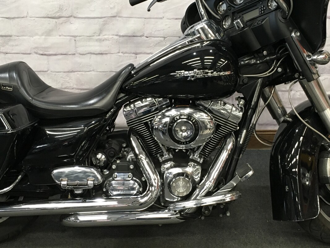 2010 Harley-Davidson Street Glide Black FLHX - Photo 3