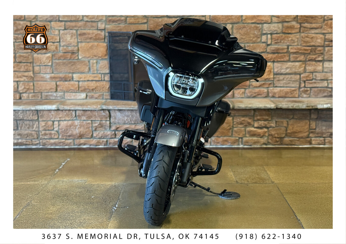 2025 Harley-Davidson CVO Street Glide Raven Fade - Photo 2
