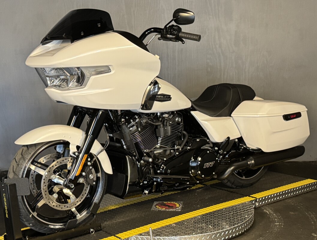 2025 Harley-Davidson Road Glide FLTRX WHITE ONYX PRL - Photo 9