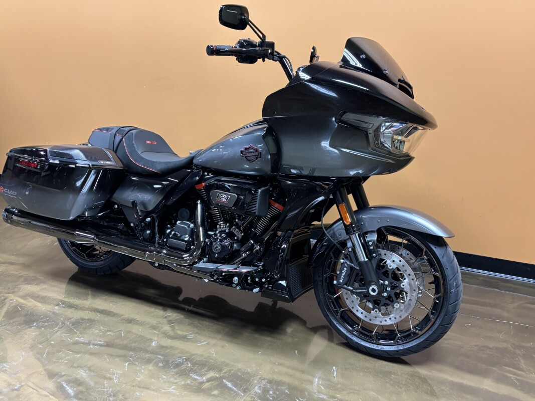 FLTRXSE 2025 CVO Road Glide - Photo 2