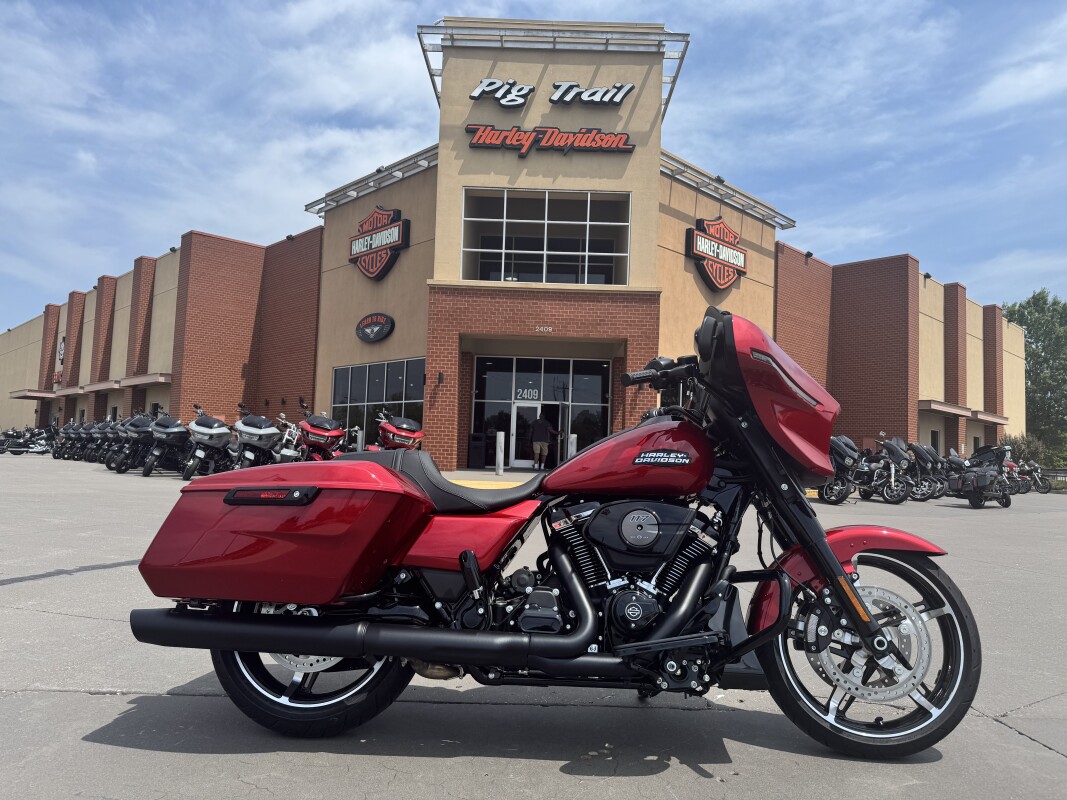 2025 Harley-Davidson Street Glide FLHX Brilliant Red