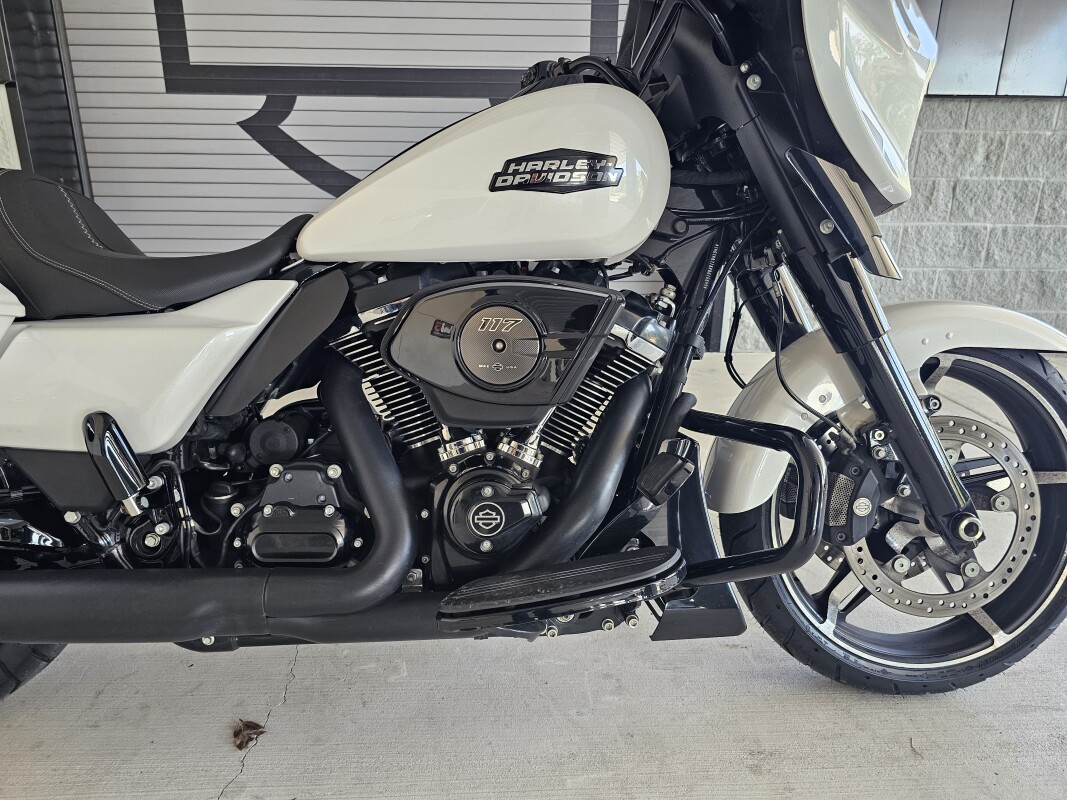 2024 Harley-Davidson Street Glide - Photo 2