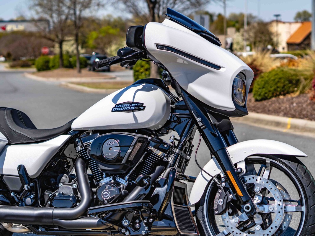 FLHX 2025 Street Glide - Photo 9