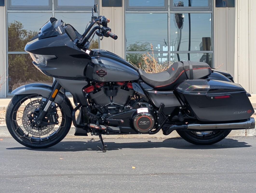 2025 Harley-Davidson CVO Road Glide - Photo 2