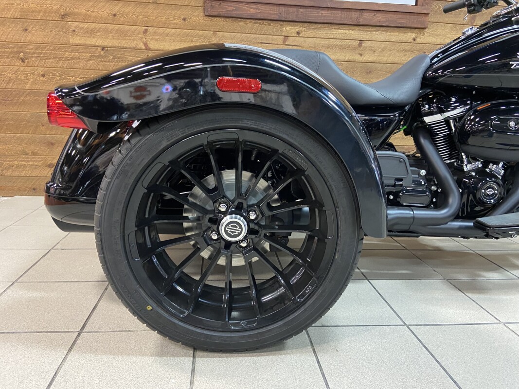 2024 Harley-Davidson Freewheeler Vivid Black FLRT - Photo 6