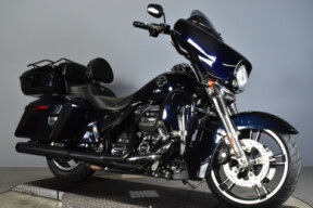 2019 Harley-Davidson® Street Glide® FLHX thumb 2