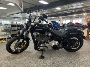 2025 Harley-Davidson® FXBB Street Bob™ 117 thumb 2