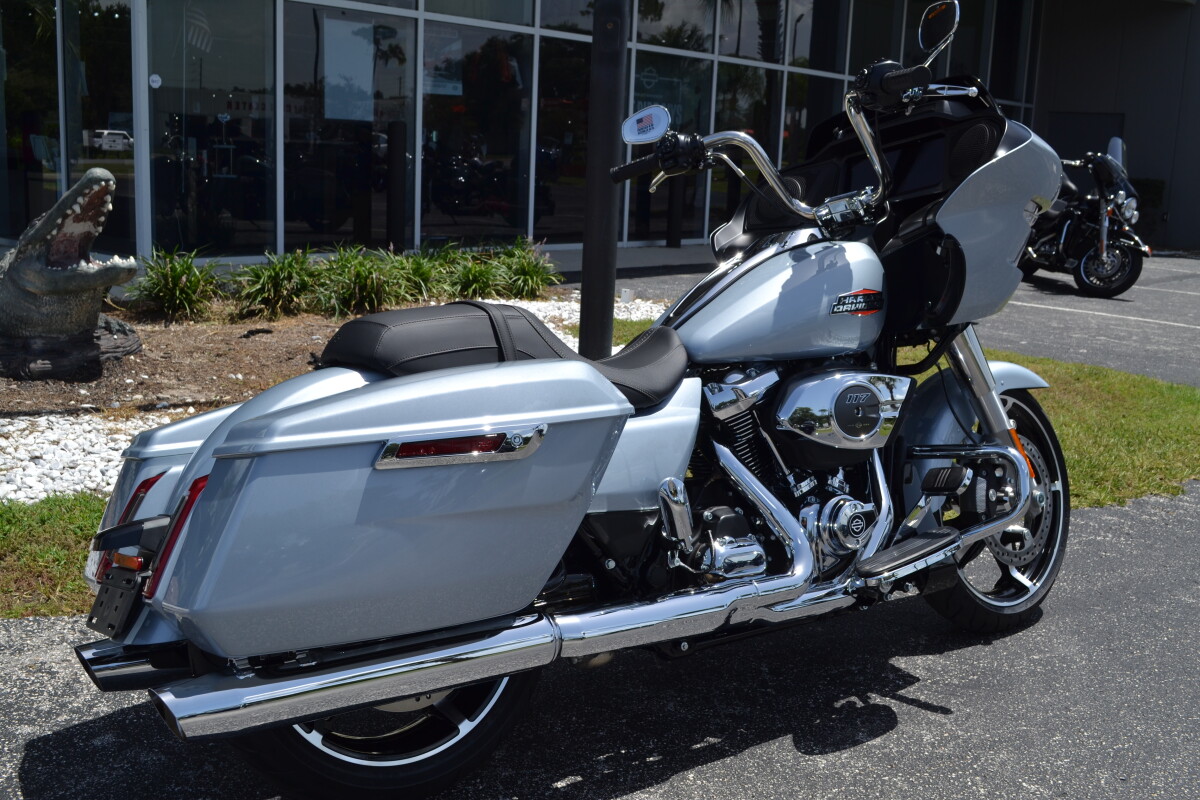 FLTRX 2025 Road Glide - Photo 7