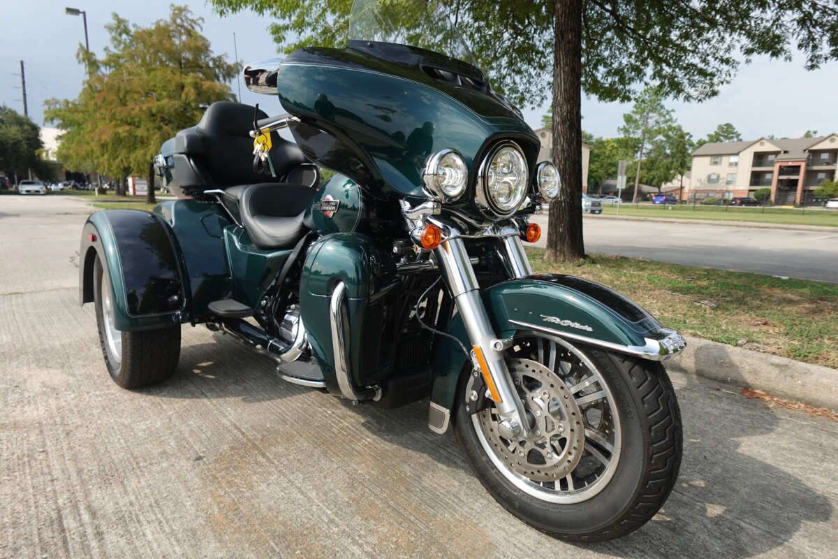 2024 Harley-Davidson Tri Glide Ultra FLHTCUTG - Photo 2