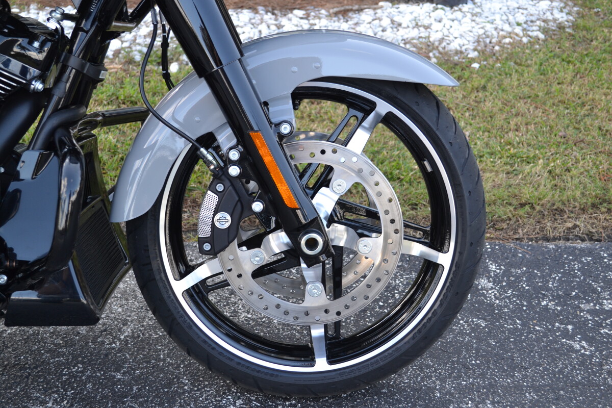 FLTRX 2025 Road Glide - Photo 2