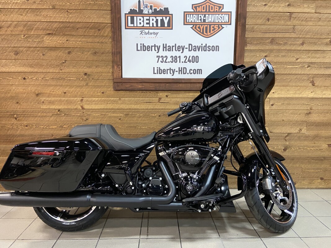 2025 Harley-Davidson Street Glide Vivid Black - Black Finish FLHX
