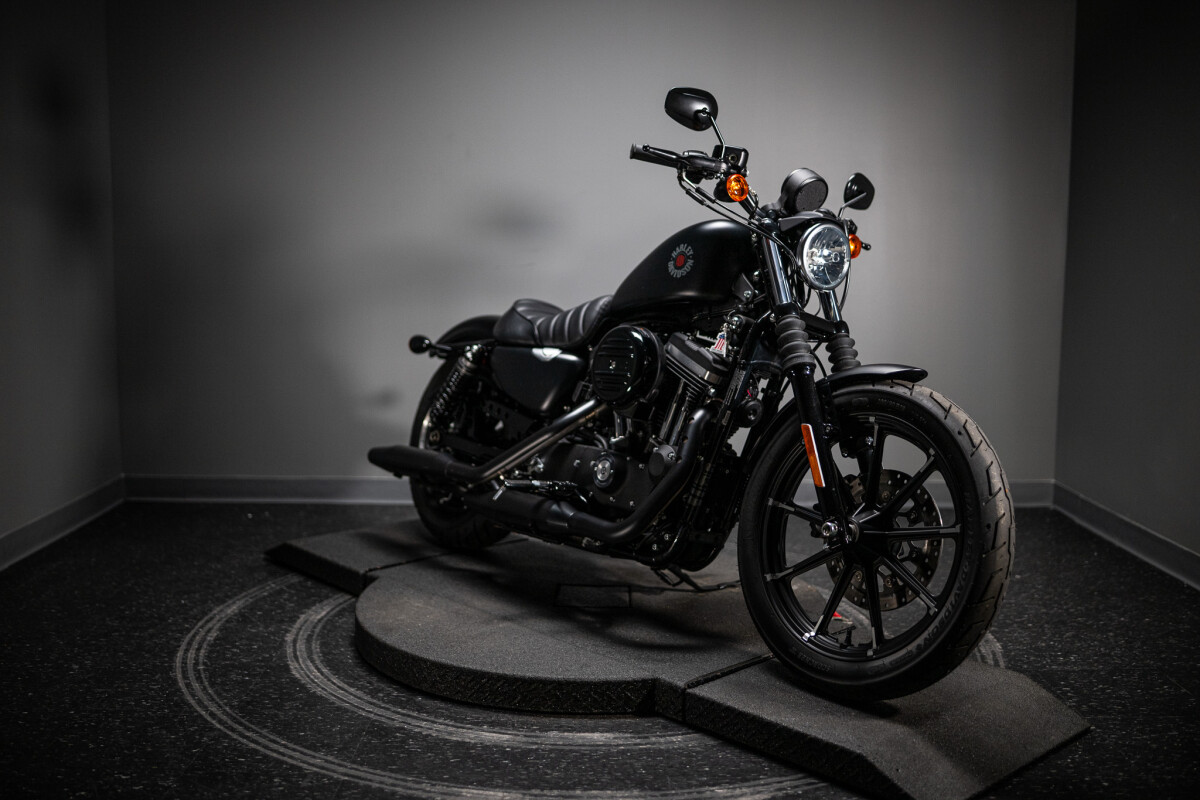 2022 Iron 883 (XL883N) - Photo 2