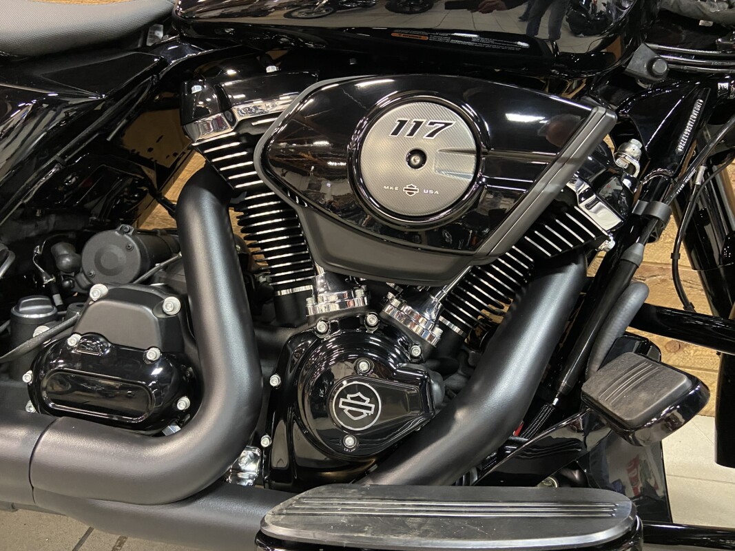 2025 Harley-Davidson Street Glide Vivid Black - Black Finish FLHX - Photo 3