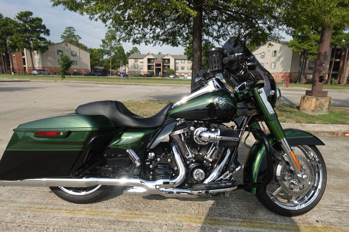 2014 Harley-Davidson® CVO™ Road King® FLHRSE5 | The Woodlands