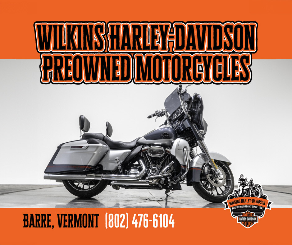 2019 HARLEY-DAVIDSON FLHXSE CVO STREET GLIDE in Charred Steel/Lightning Silver with 5762 miles - Photo 3