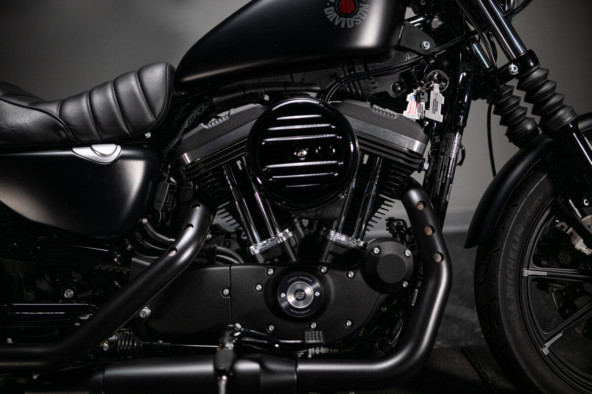 2022 Iron 883 (XL883N) - Photo 10