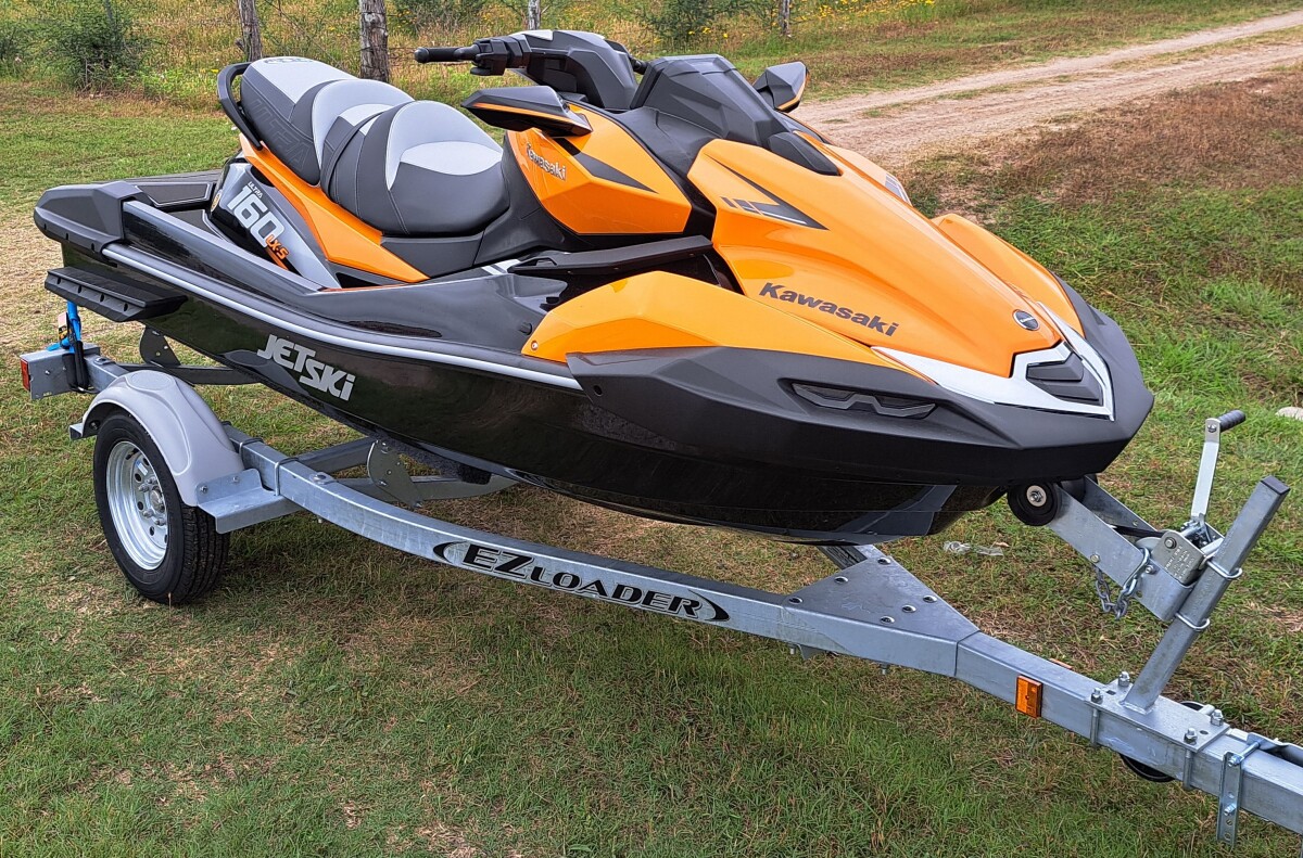 2024 Kawasaki Jet Ski Ultra 160LX-S Ebony/Candy Steel Furnace Orange