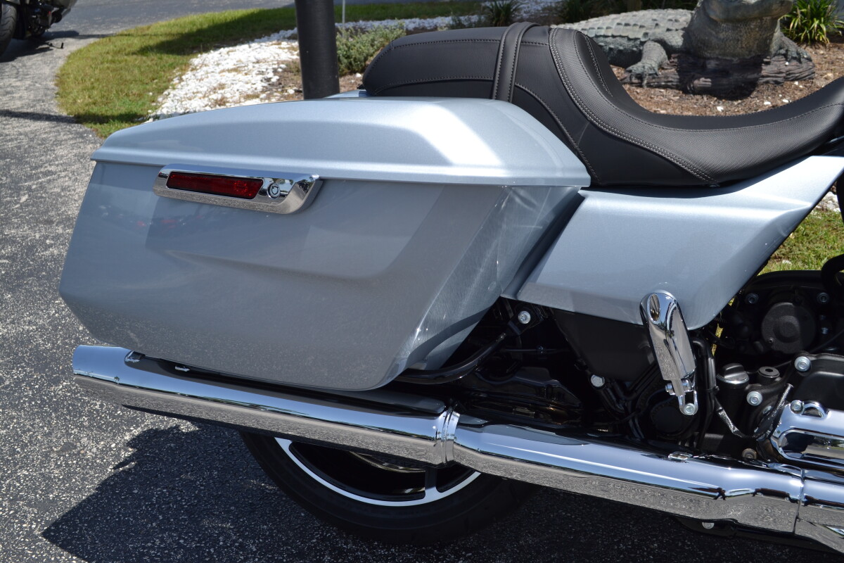 FLTRX 2025 Road Glide - Photo 6