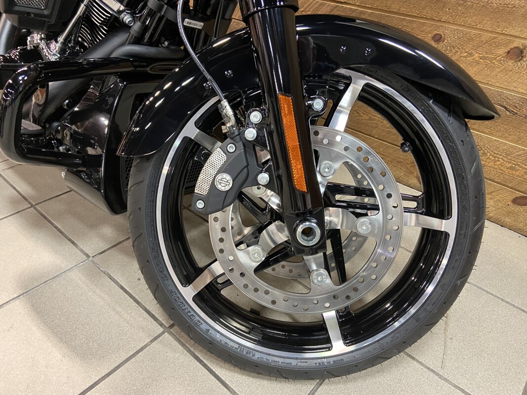 2025 Harley-Davidson Street Glide Vivid Black - Black Finish FLHX - Photo 4
