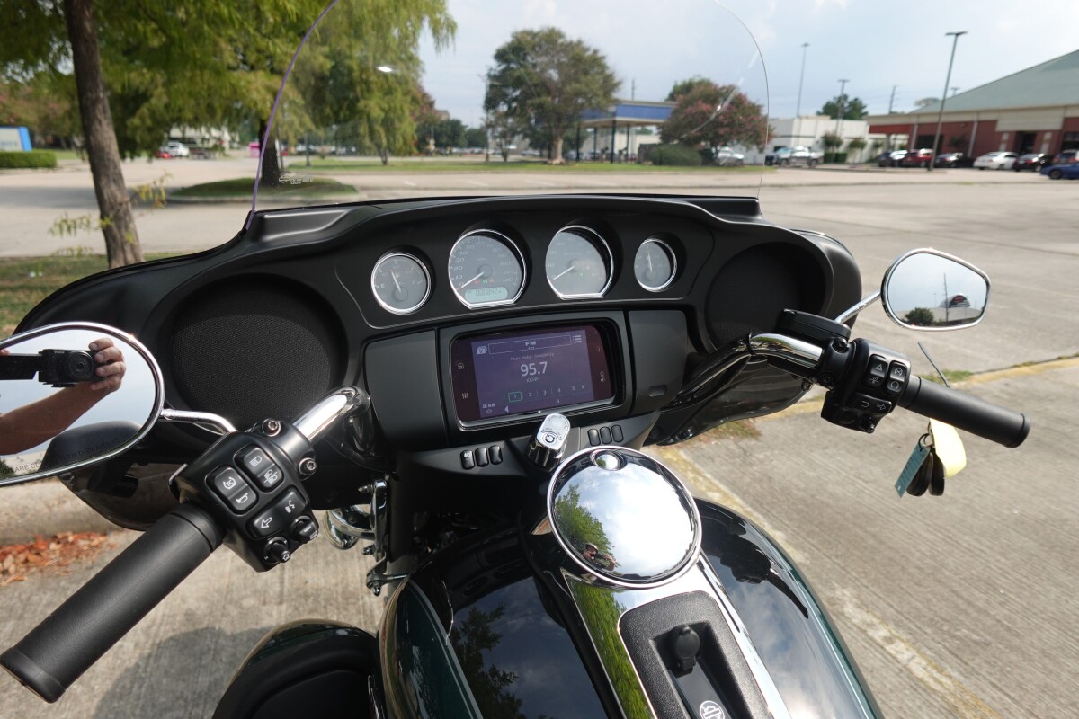 2024 Harley-Davidson Tri Glide Ultra FLHTCUTG - Photo 8