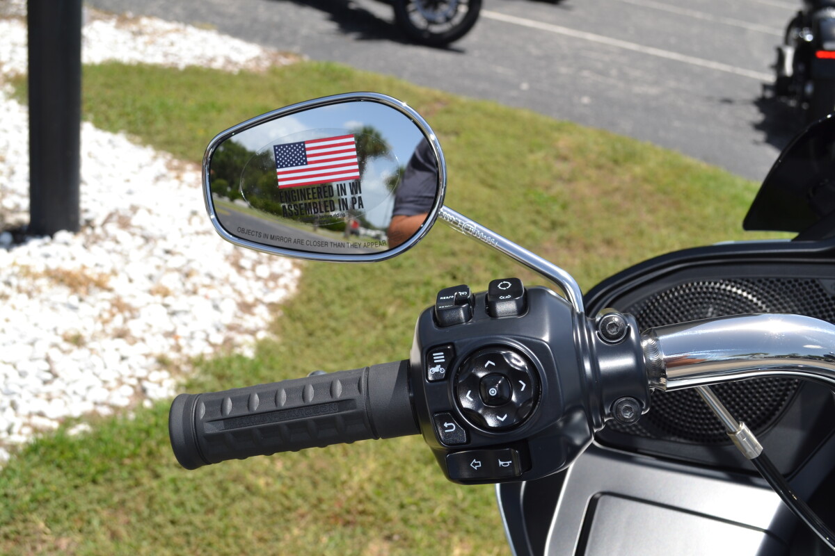 FLTRX 2025 Road Glide - Photo 10