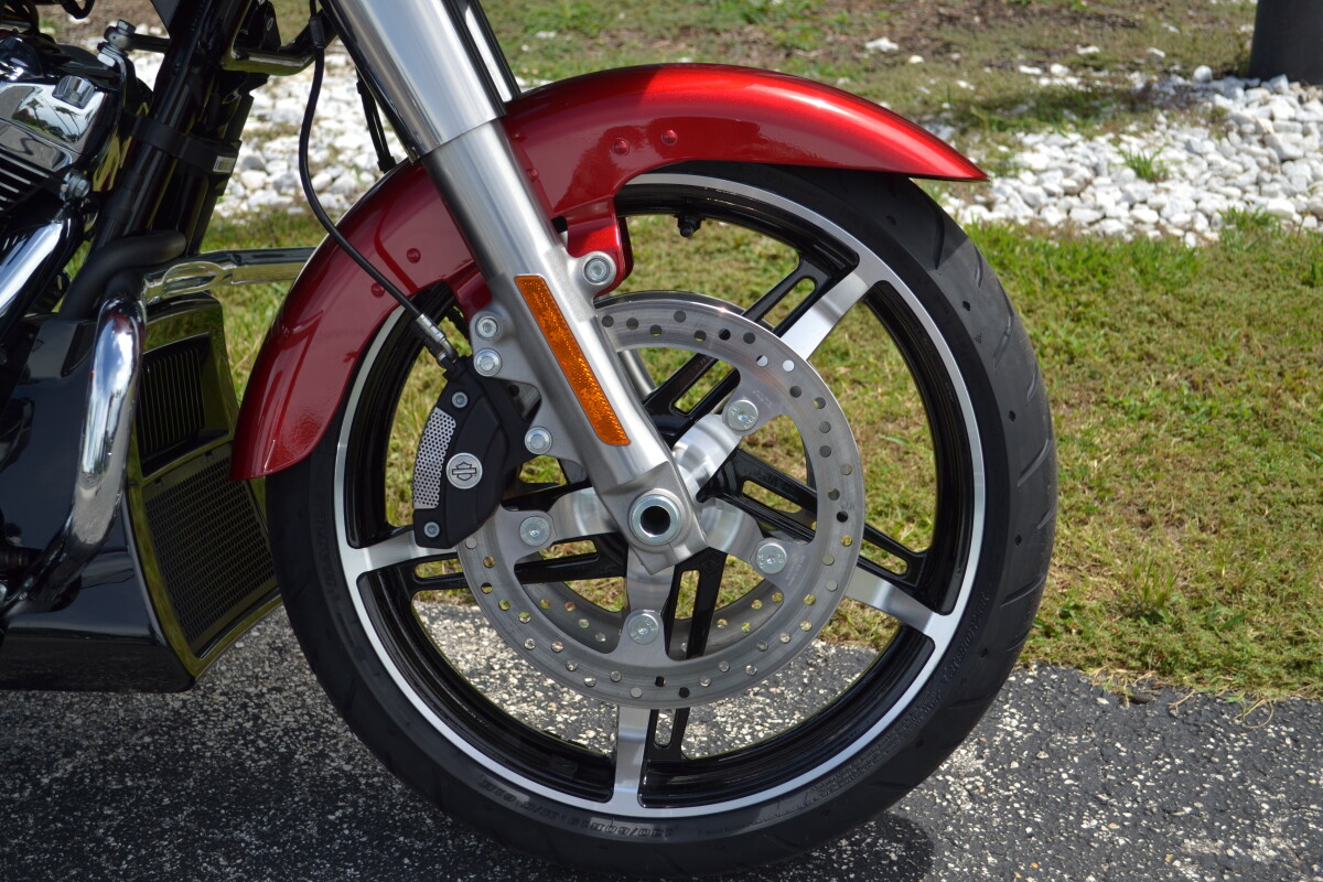 2025 Harley-Davidson Road Glide Brilliant Red - FLTRX - Photo 3