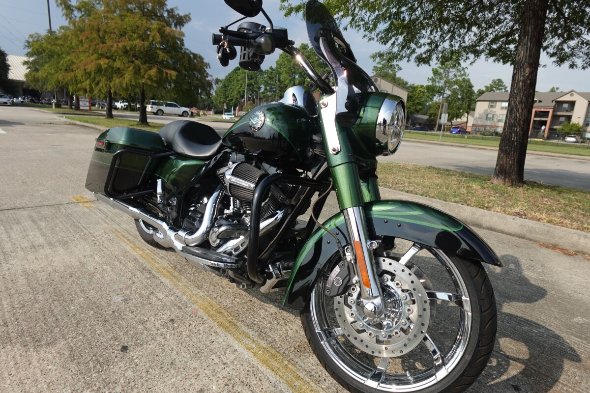 2014 Harley-Davidson CVO Road King FLHRSE5 - Photo 2