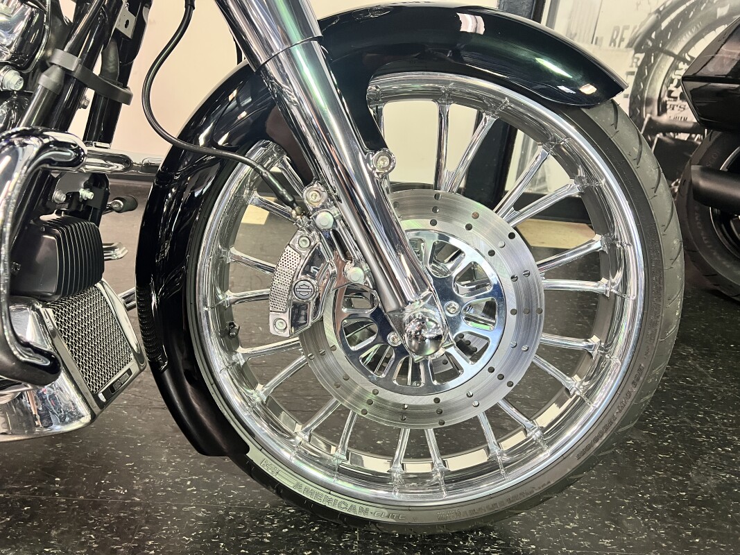 2023 Harley-Davidson Street Glide Special Vivid Black FLHXS - Photo 3