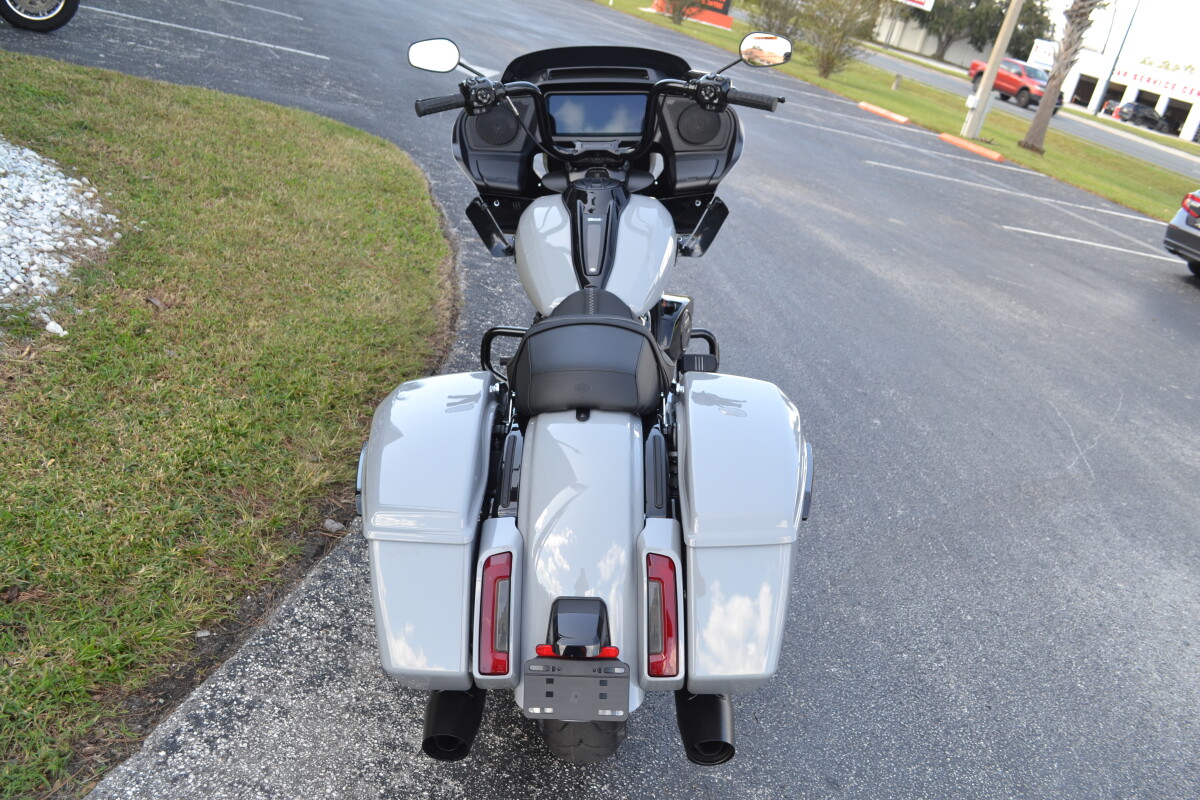 FLTRX 2025 Road Glide - Photo 8
