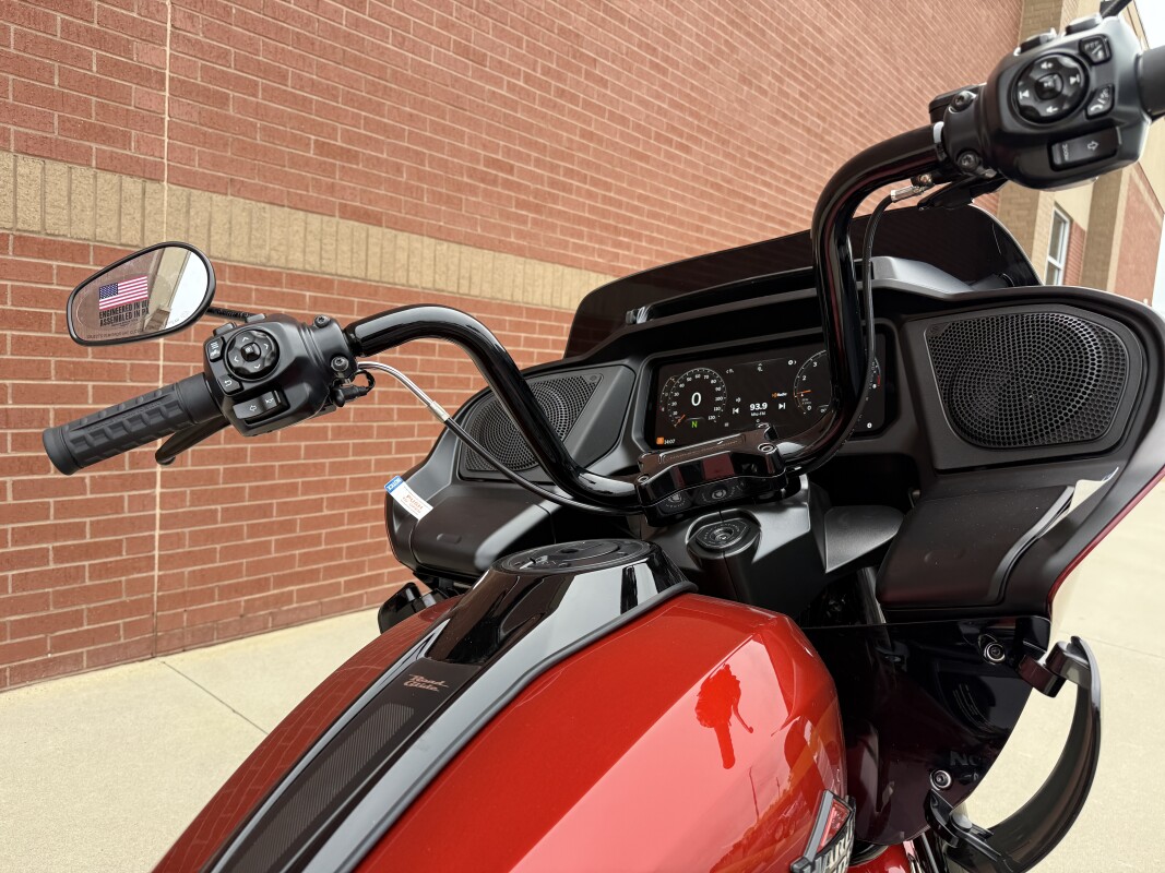 FLTRX 2025 Road Glide - Photo 8