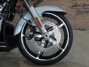2025 Harley-Davidson® Street Glide® FLHX thumb 2